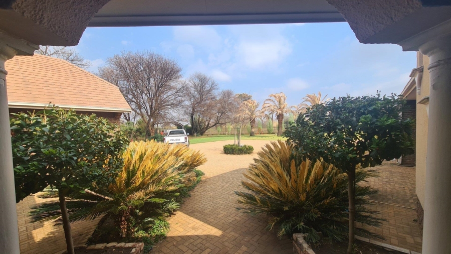 5 Bedroom Property for Sale in Wilgeboom A H North West